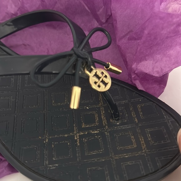 Tory burch sandals flip flops navy 7 broken emblem - Picture 6 of 6